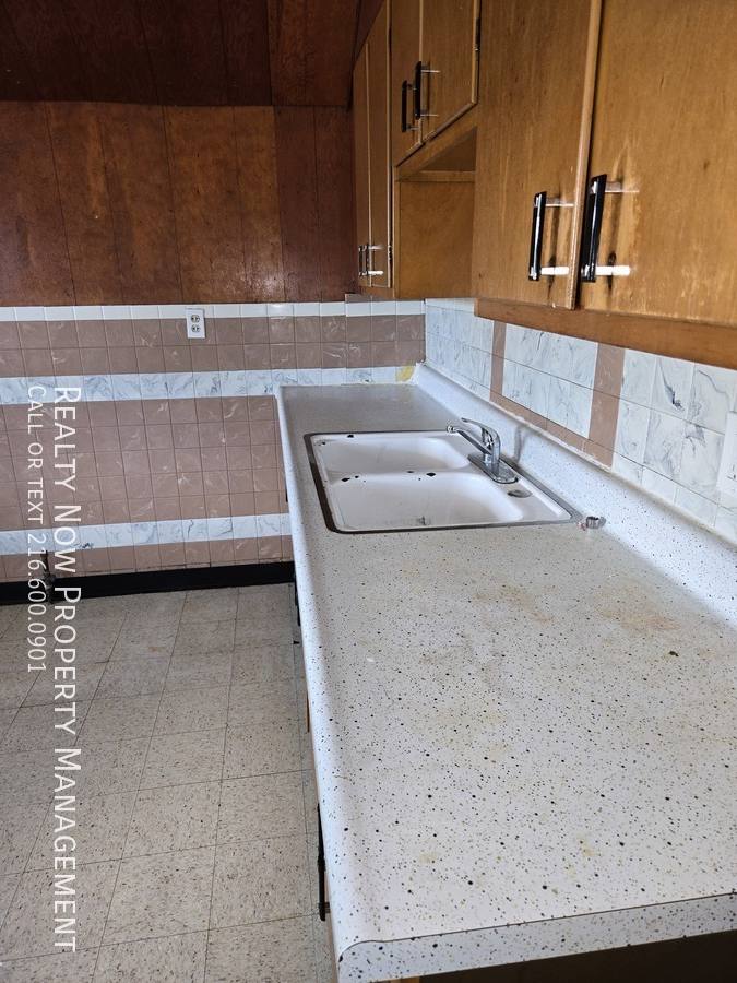 Apartment for rent at 3475 W 46th St #2, Cleveland, OH 44102