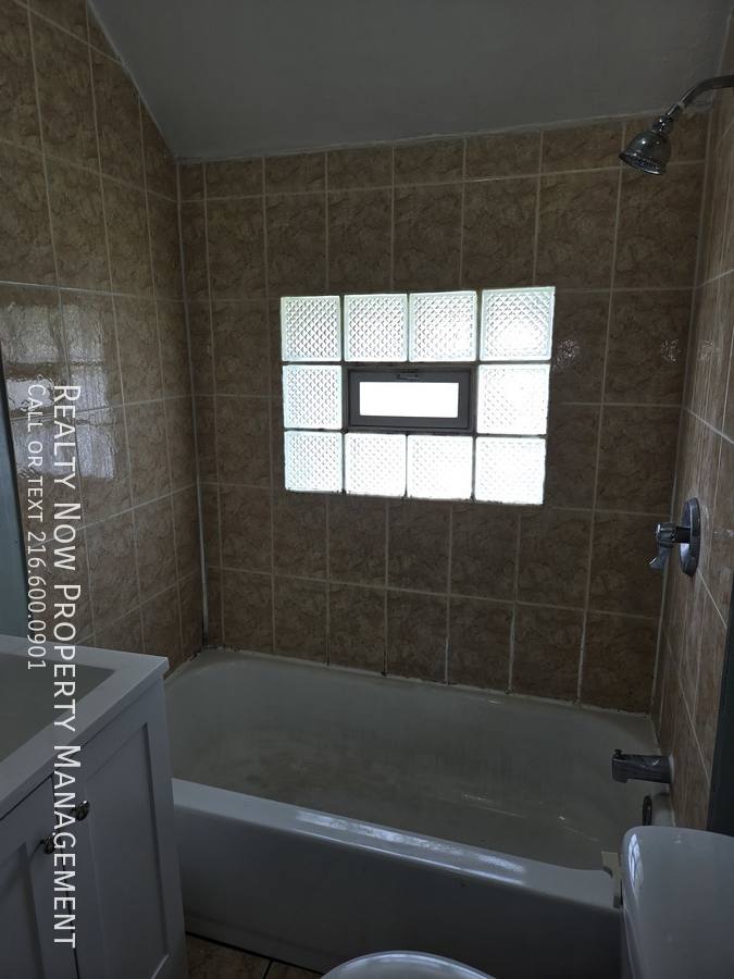 Apartment for rent at 3475 W 46th St #2, Cleveland, OH 44102