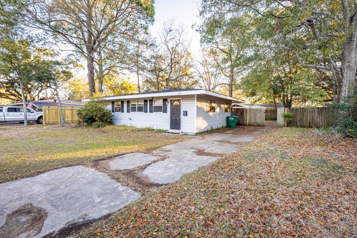 House for rent at 2314 14th St, Pascagoula, MS 39567