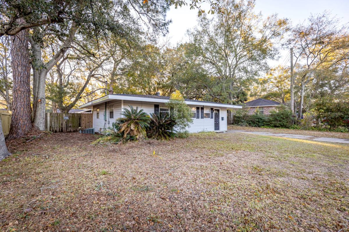 House for rent at 2314 14th St, Pascagoula, MS 39567