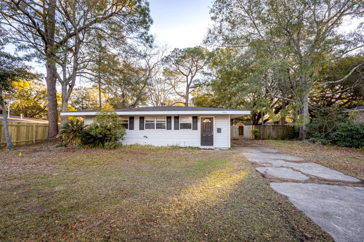 House for rent at 2314 14th St, Pascagoula, MS 39567