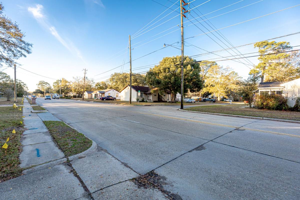 House for rent at 2314 14th St, Pascagoula, MS 39567