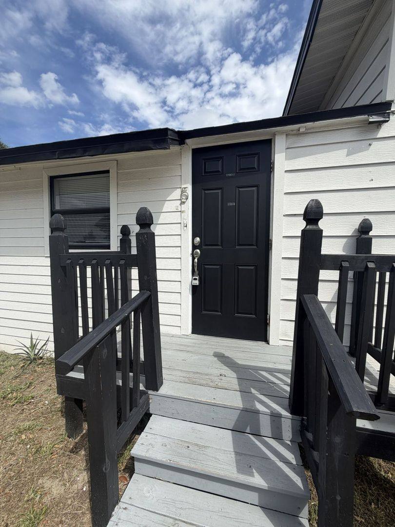 Apartment for rent at 11-19 W Eagle Ave, Eagle Lake, FL 33839