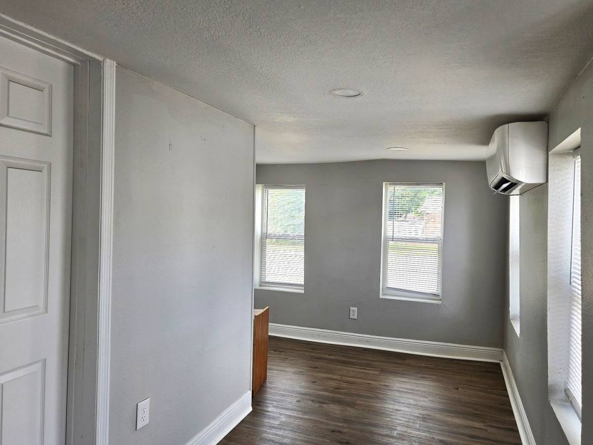 Apartment for rent at 11-19 W Eagle Ave, Eagle Lake, FL 33839