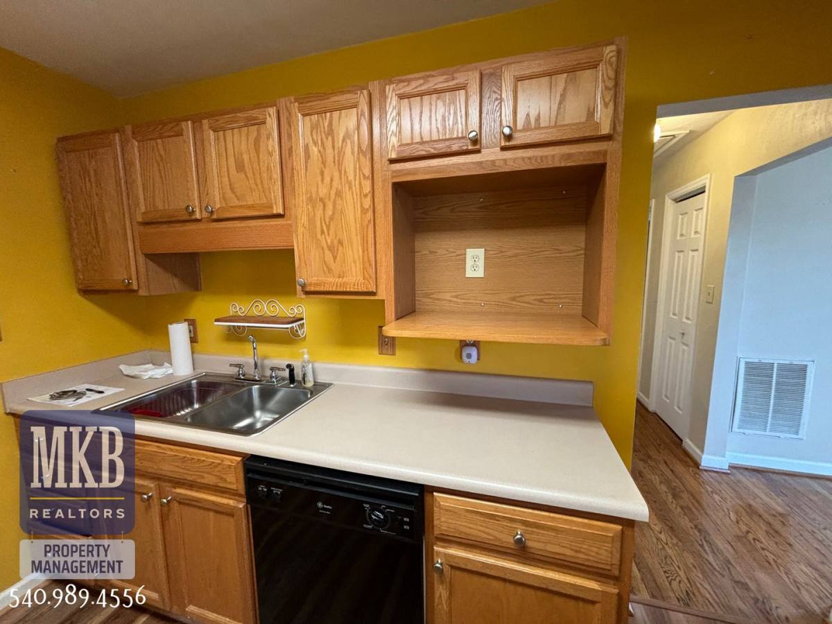 House for rent at 1712 Wayne St NE, Roanoke, VA 24012