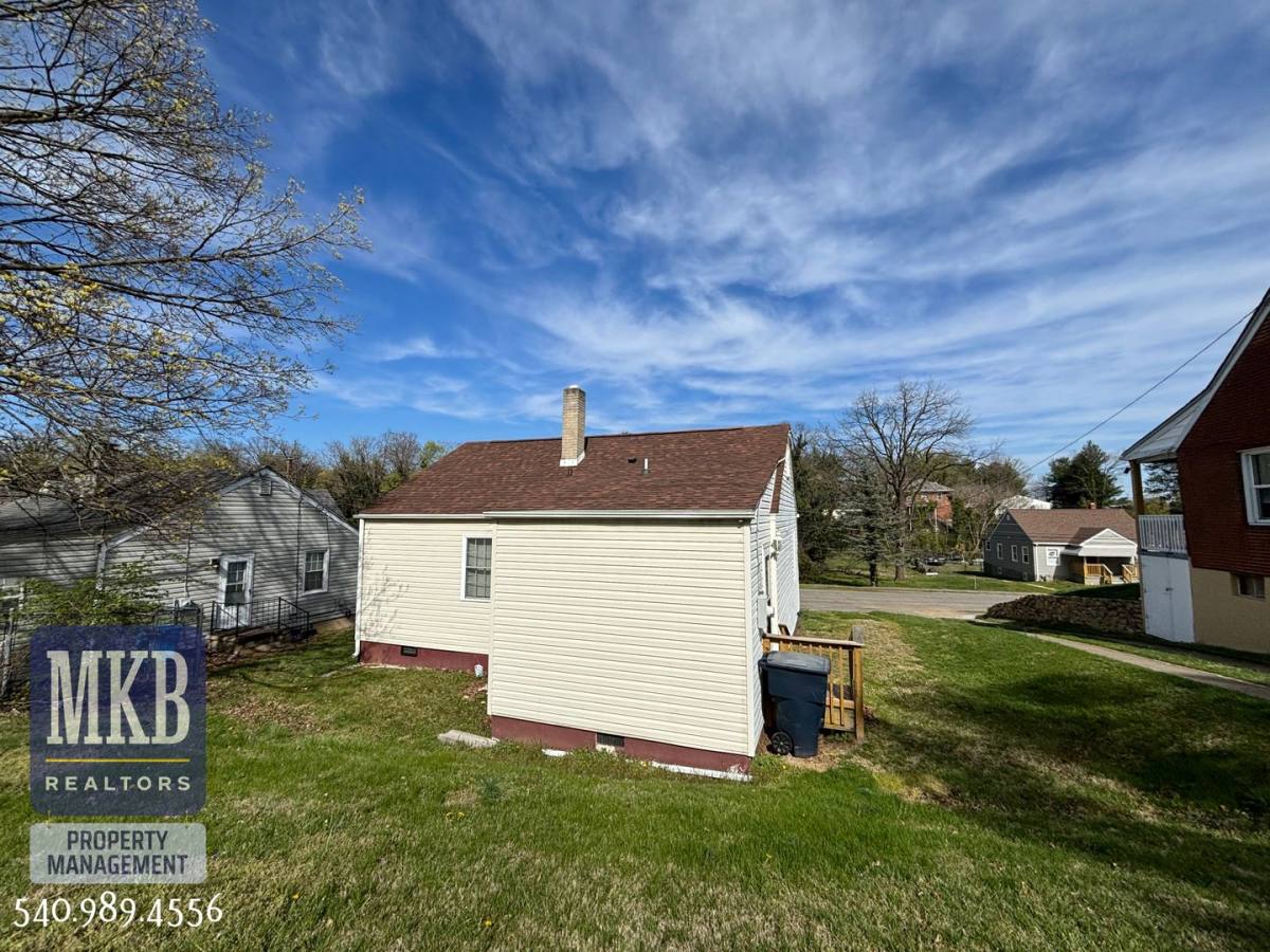 House for rent at 1712 Wayne St NE, Roanoke, VA 24012