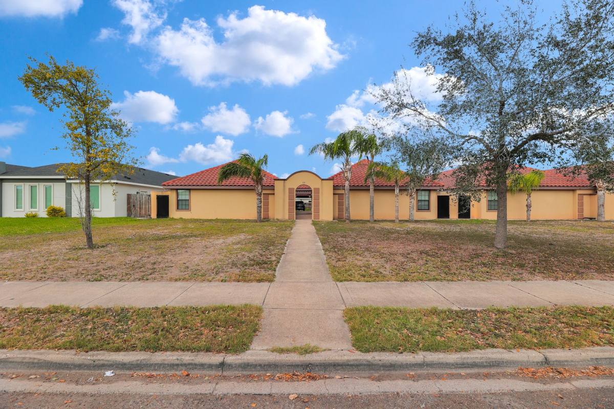 Apartment for rent at 110 S Ridge Lane, San Juan, TX 78589