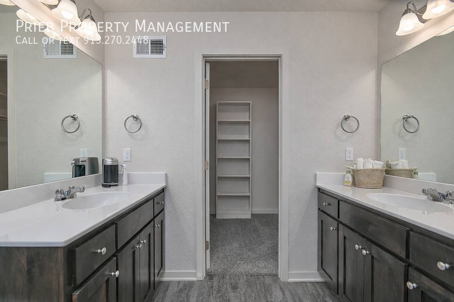 Townhouse for rent at 10324 Farrow Ave #BUILDING 7, Kansas City, KS 66109