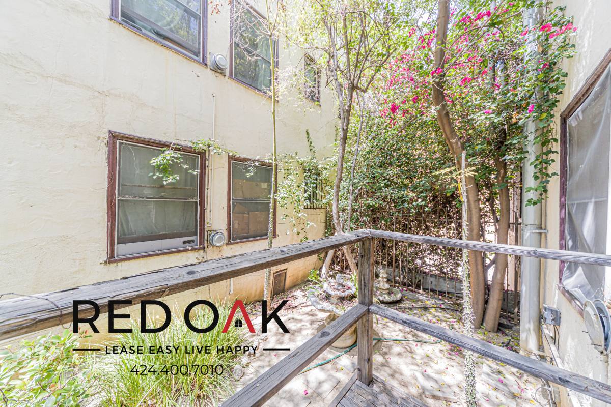 Condo for rent at 836 Sanborn Ave #208, Los Angeles, CA 90029