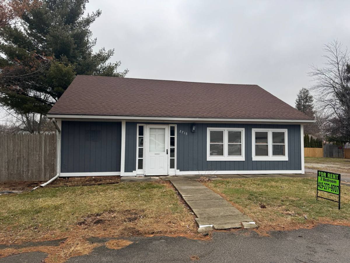 House for rent at 2715 Edwin St, Oregon, OH 43616