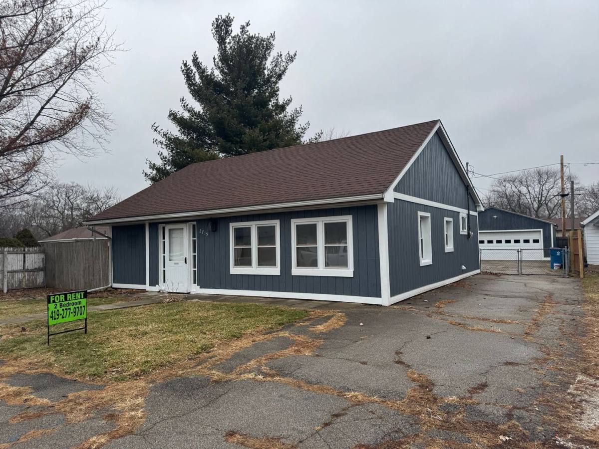 House for rent at 2715 Edwin St, Oregon, OH 43616