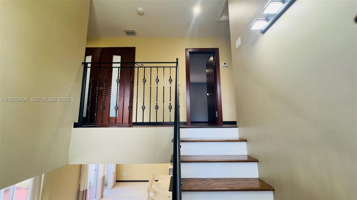 Townhouse for rent at 1094 Redwood St, Hollywood, FL 33019