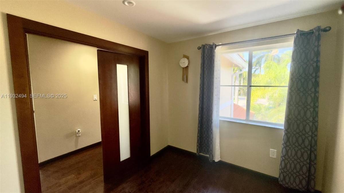 Townhouse for rent at 1094 Redwood St, Hollywood, FL 33019