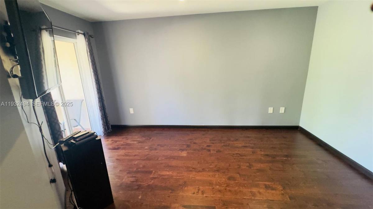 Townhouse for rent at 1094 Redwood St, Hollywood, FL 33019