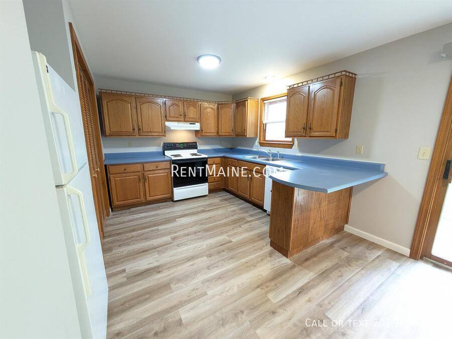 Apartment for rent at 33 Burleigh Rd #7, Bangor, ME 04401