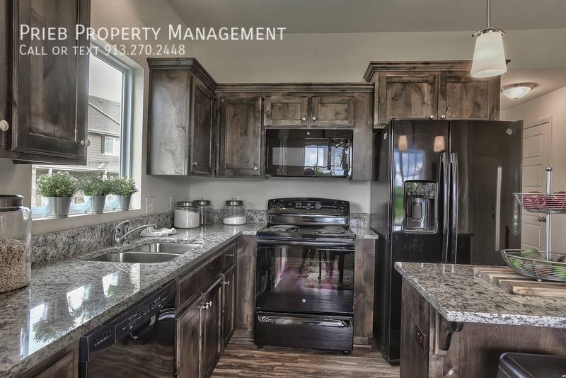Townhouse for rent at 12622 S Prairie Creek Rd #BUILDING 27, Olathe, KS 66061