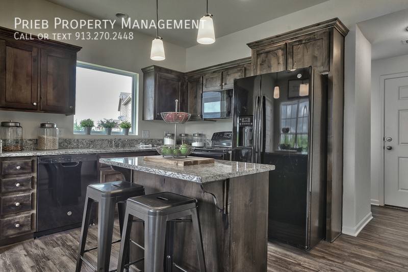 Townhouse for rent at 12622 S Prairie Creek Rd #BUILDING 27, Olathe, KS 66061