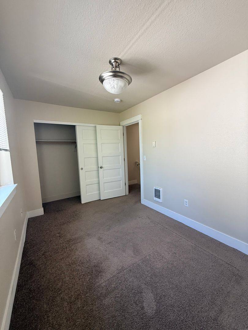 Townhouse for rent at 8527-8539 SE Clinton St, Portland, OR 97266
