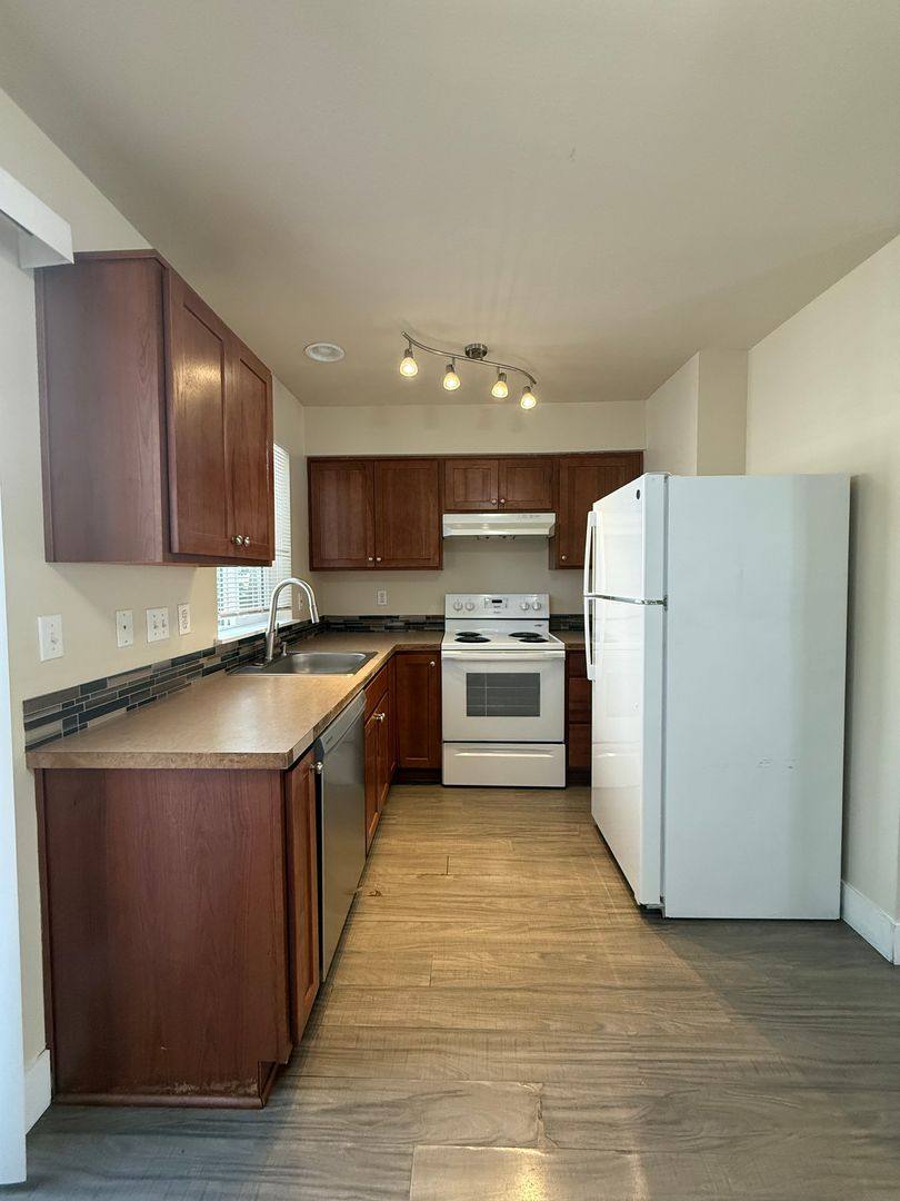 Townhouse for rent at 8527-8539 SE Clinton St, Portland, OR 97266