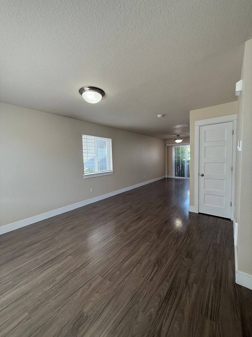 Townhouse for rent at 8527-8539 SE Clinton St, Portland, OR 97266