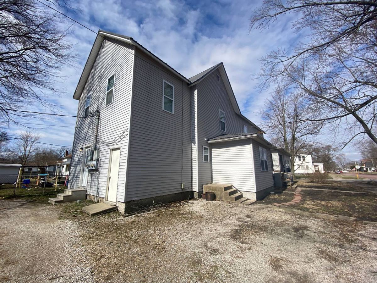 Apartment for rent at 119 N 22nd, Mattoon, IL 61938