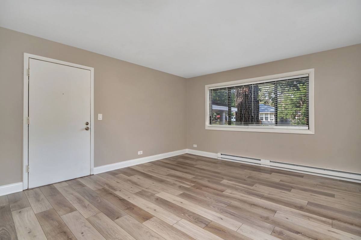 Apartment for rent at 313 S Hickory St, Mundelein, IL 60060