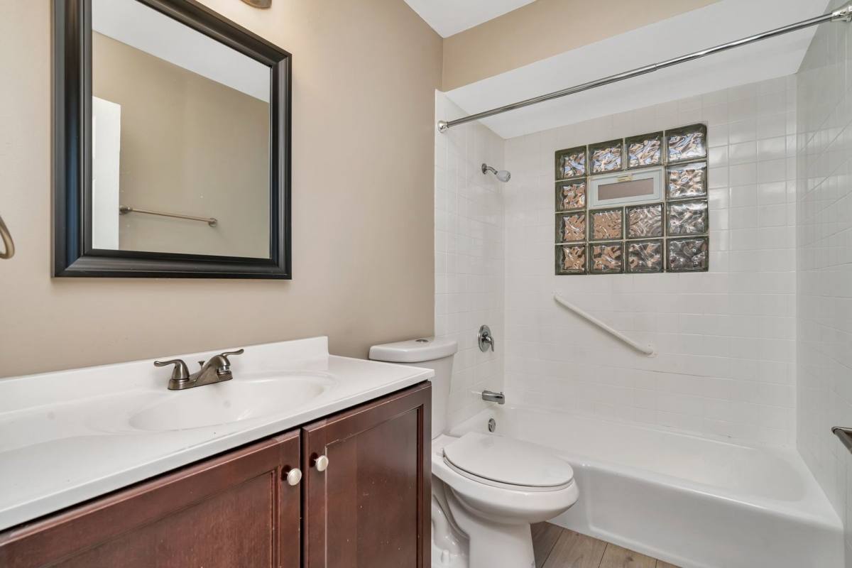 Apartment for rent at 313 S Hickory St, Mundelein, IL 60060