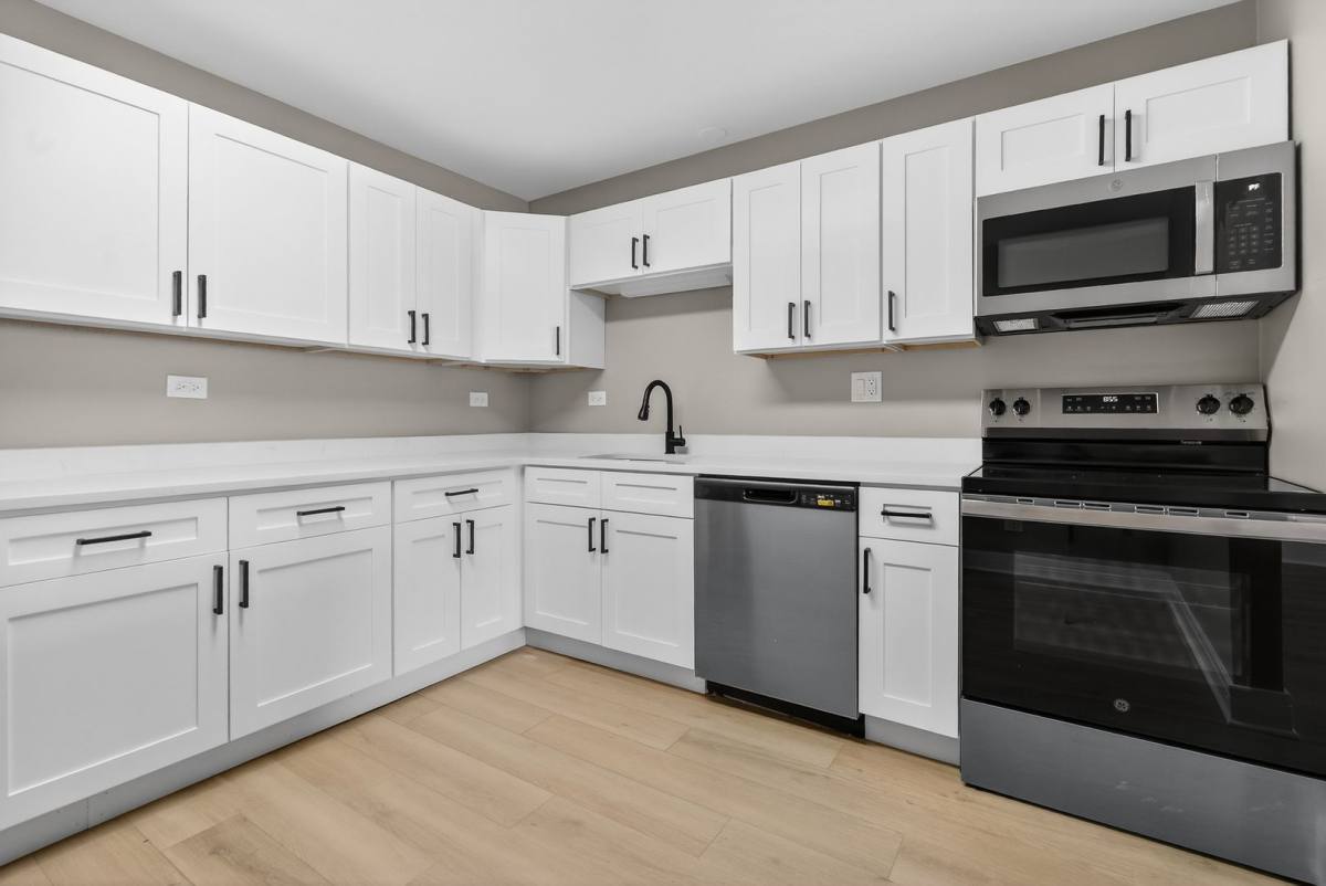 Apartment for rent at 313 S Hickory St, Mundelein, IL 60060