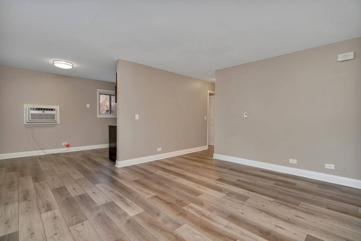 Apartment for rent at 313 S Hickory St, Mundelein, IL 60060