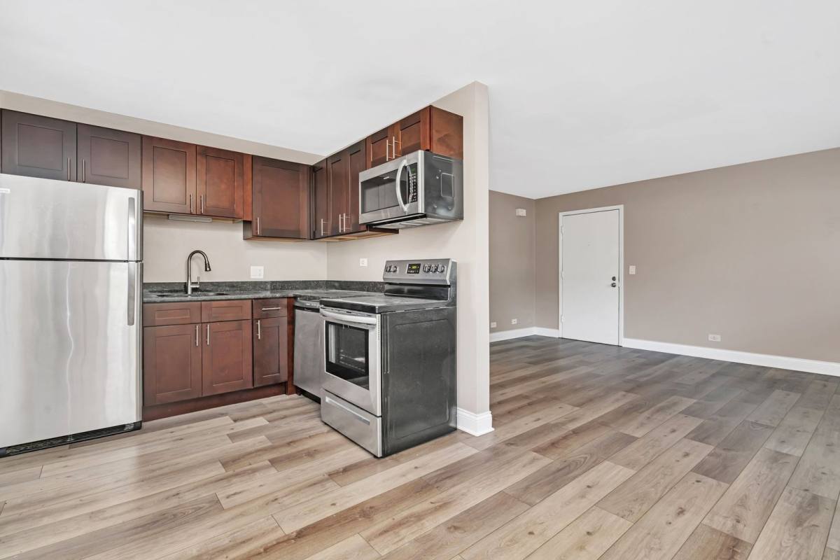 Apartment for rent at 313 S Hickory St, Mundelein, IL 60060