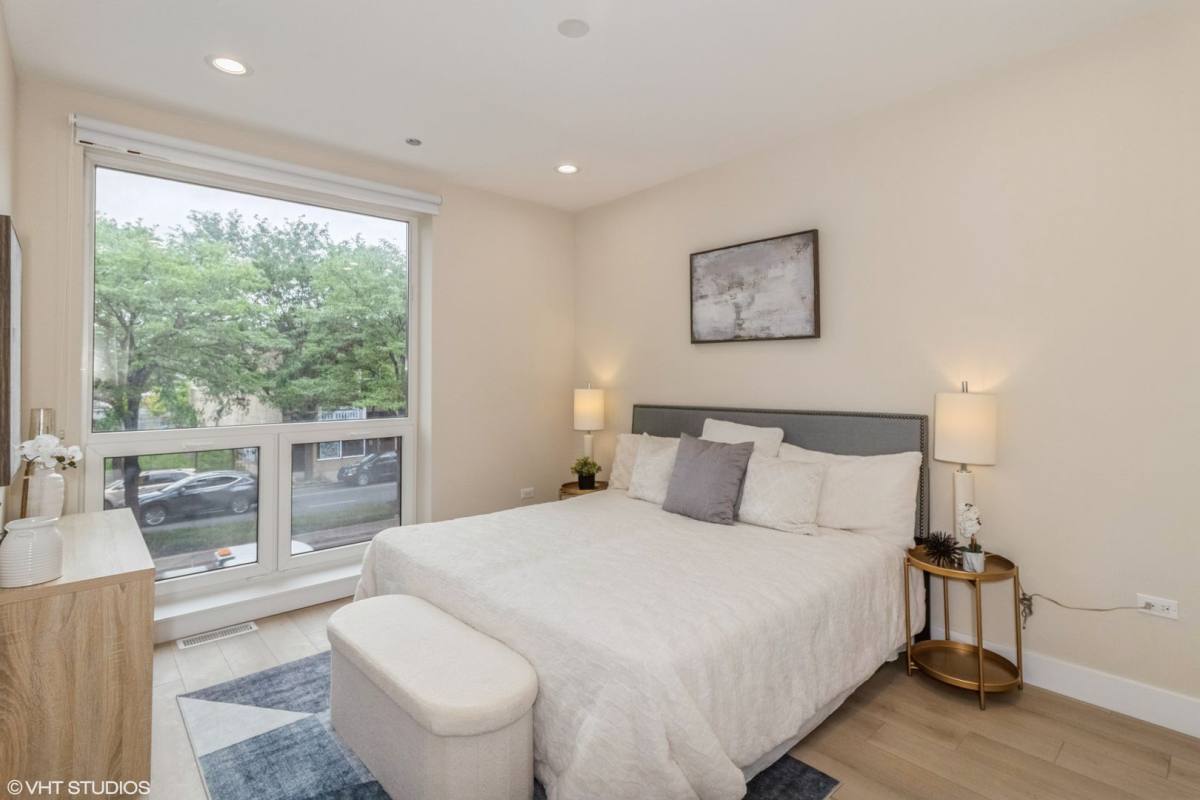 Apartment for rent at 3043 W Irving Park Rd #502, Chicago, IL 60618
