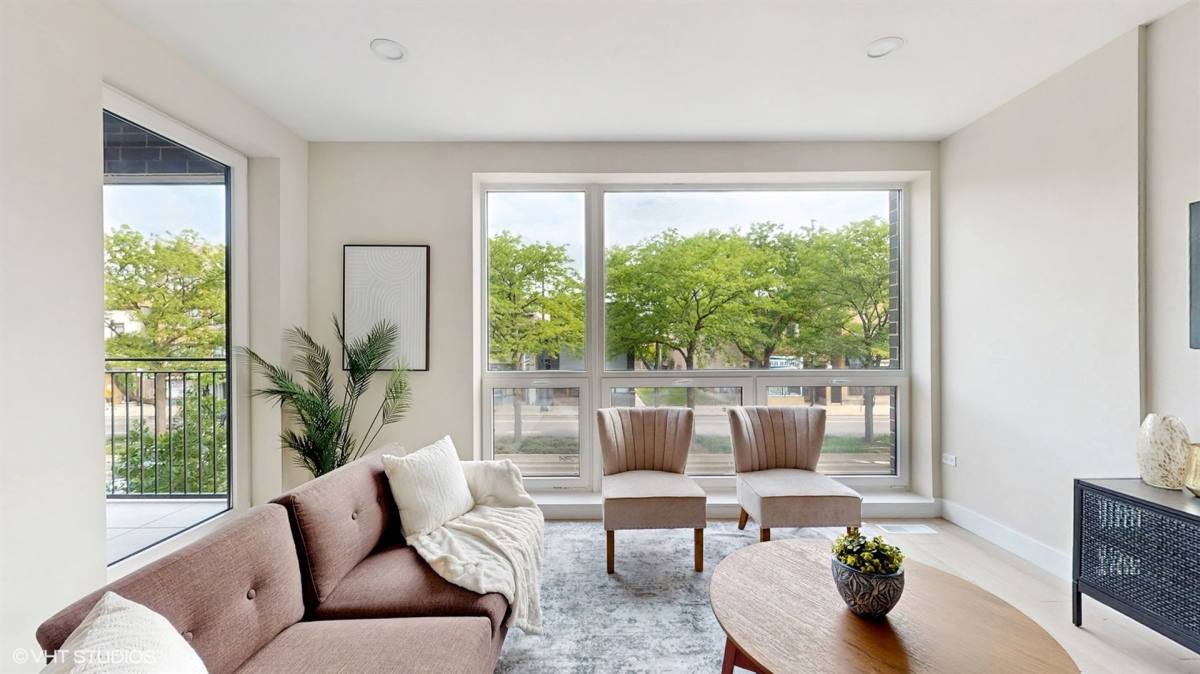 Apartment for rent at 3043 W Irving Park Rd #502, Chicago, IL 60618
