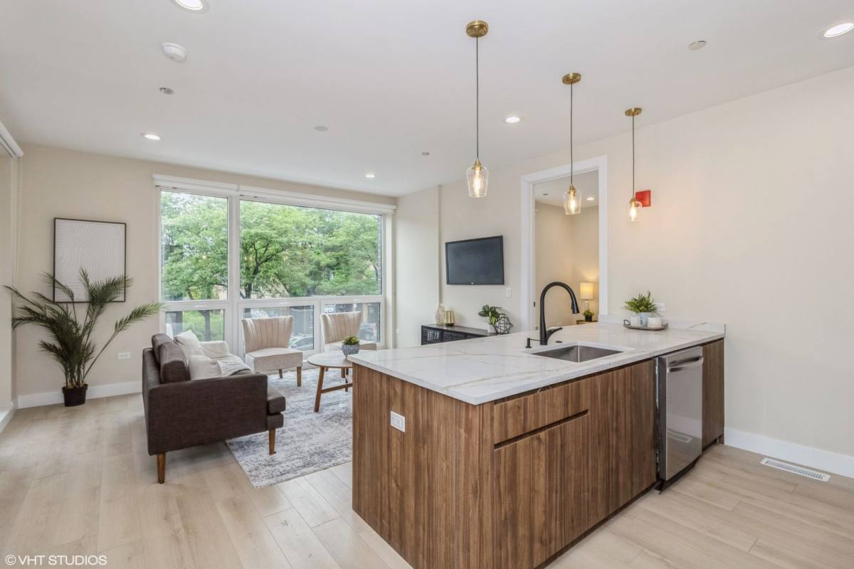 Apartment for rent at 3043 W Irving Park Rd #502, Chicago, IL 60618