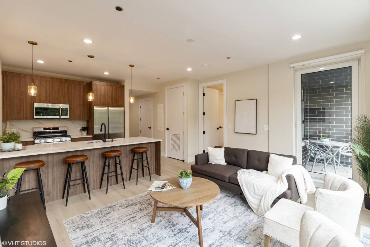 Apartment for rent at 3043 W Irving Park Rd #502, Chicago, IL 60618