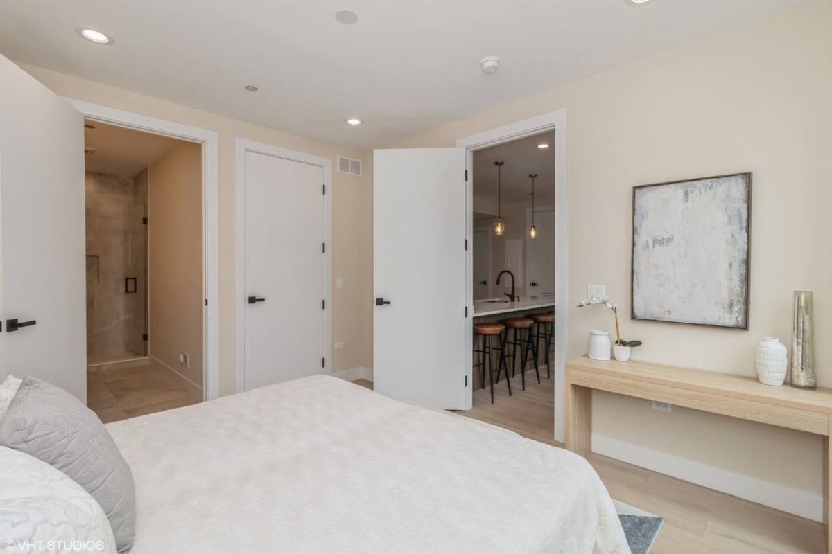 Apartment for rent at 3043 W Irving Park Rd #502, Chicago, IL 60618