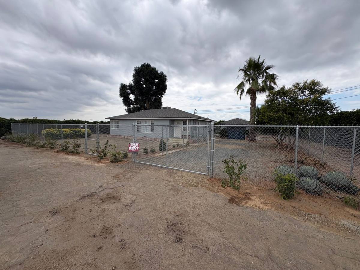 House for rent at 14519 Ave, Orosi, CA 93647