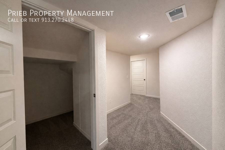 Townhouse for rent at 10320 Farrow Ave #BUILDING 7, Kansas City, KS 66109