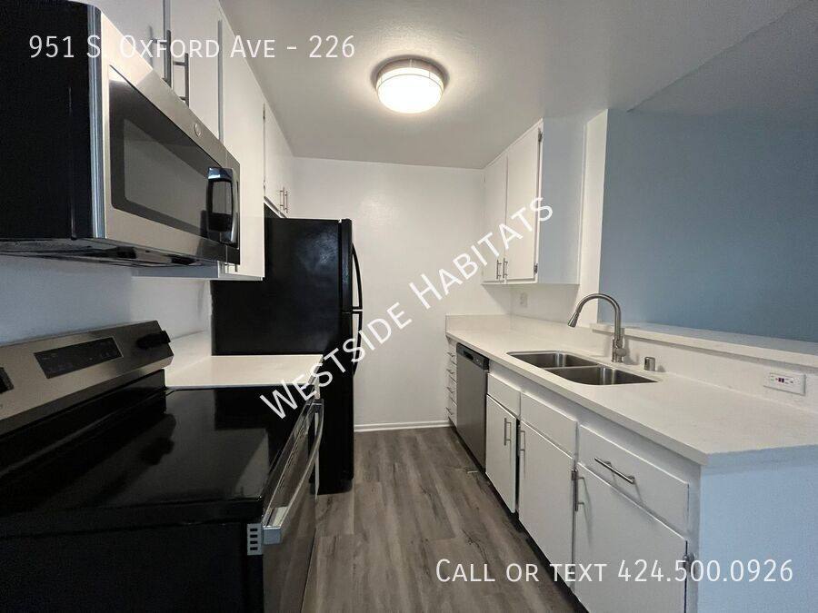 Apartment for rent at 951 S Oxford Ave, Los Angeles, CA 90006