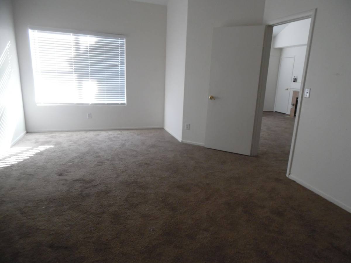 Apartment for rent at 5125 W Reno Ave, Las Vegas, NV 89118