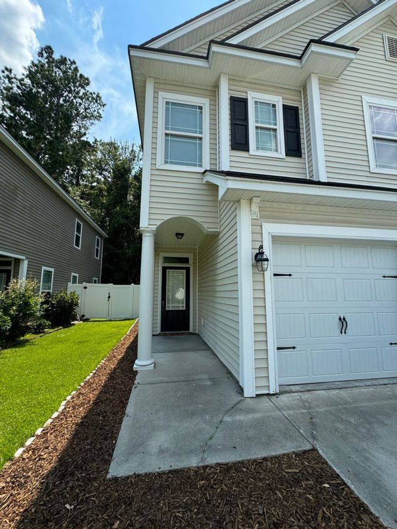 House for rent at 670 Summer Hill Way, Richmond Hill, GA 31324
