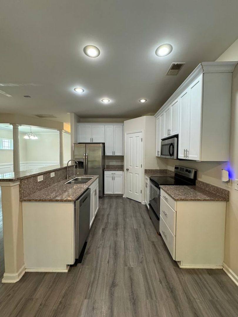 House for rent at 670 Summer Hill Way, Richmond Hill, GA 31324