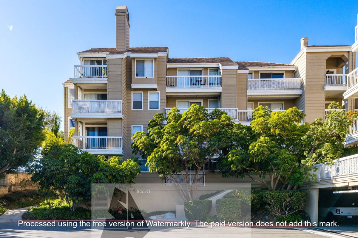 Apartment for rent at 20371 Bluffside Circle, Huntington Beach, CA 92646