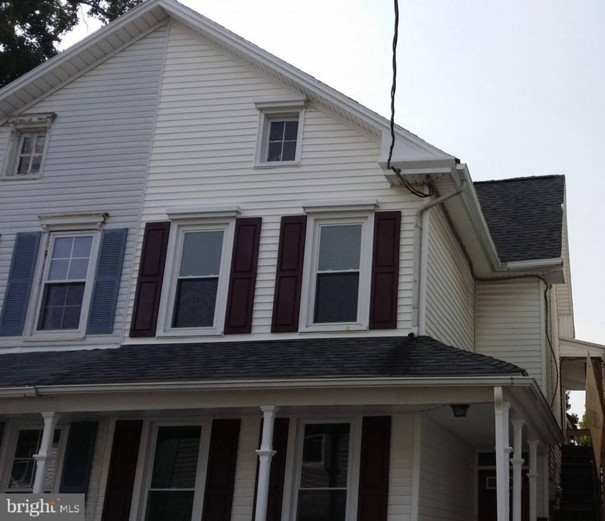 Apartment for rent at 116 E Locust St - 2nd Floor, Mechanicsburg, PA 17055