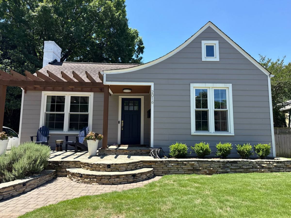 House for rent at 2016 Lombardy Circle, Charlotte, NC 28203