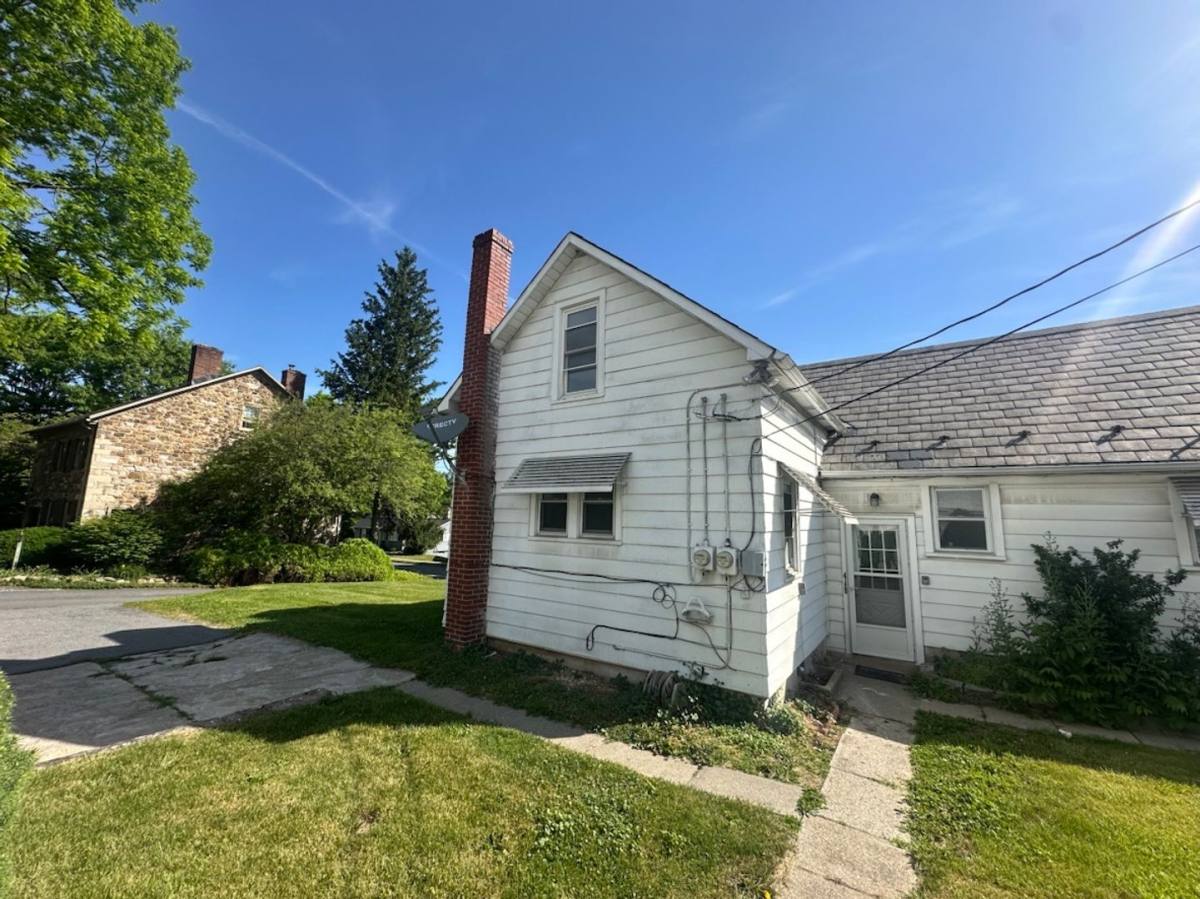 Apartment for rent at 418 Main St, Stockertown, PA 18083