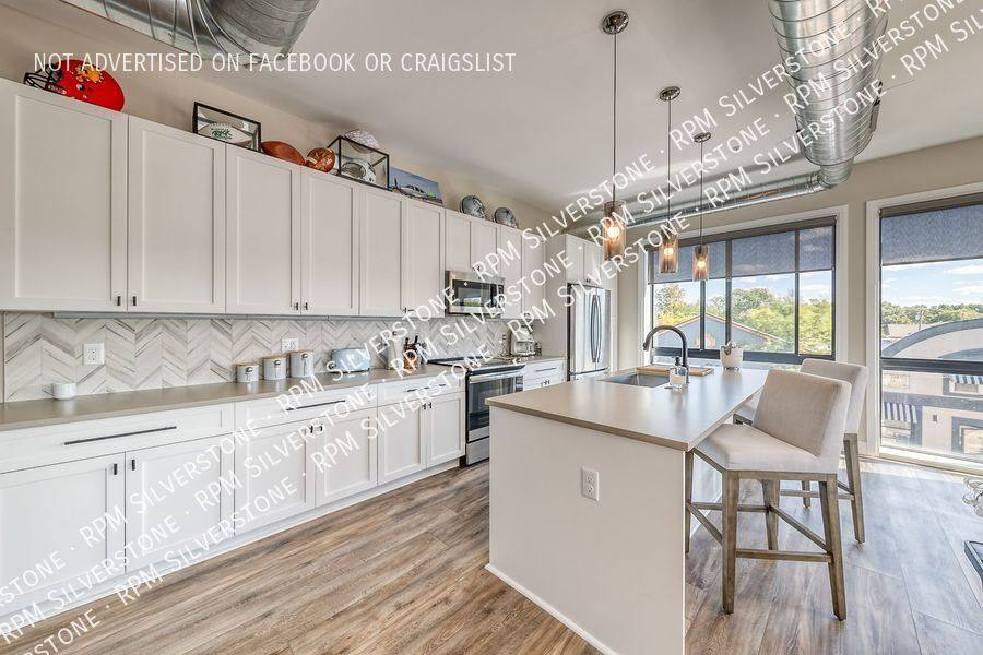 Apartment for rent at 120 S Broadway #300, Lake Orion, MI 48362