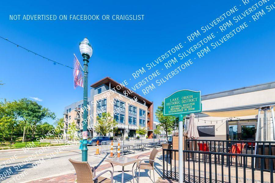 Apartment for rent at 120 S Broadway #300, Lake Orion, MI 48362