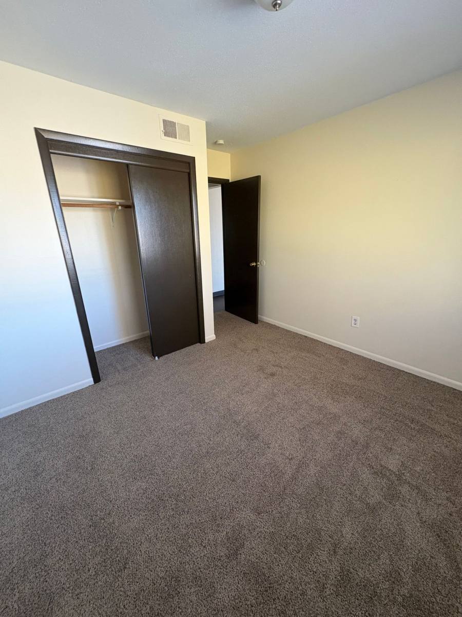 Apartment for rent at 2401 Rocklyn Dr, Urbandale, IA 50322