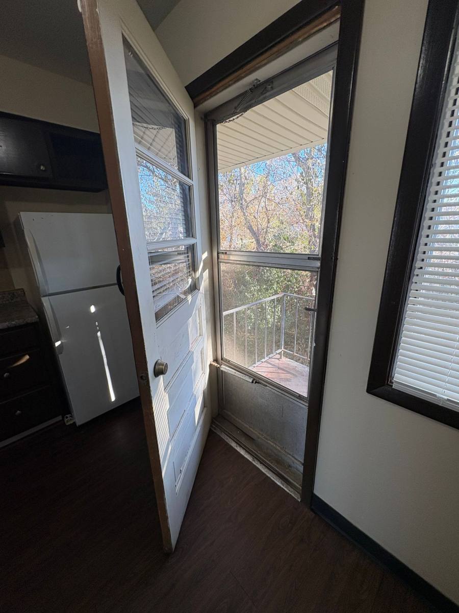 Apartment for rent at 2401 Rocklyn Dr, Urbandale, IA 50322