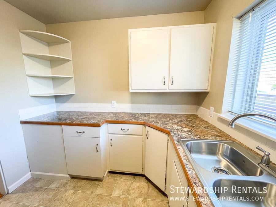 Apartment for rent at 350 E 18th Ave #4, Eugene, OR 97401